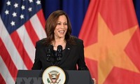 Kamala Harris donne une conférence de presse sur sa visite au Vietnam