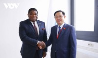 Vuong Dinh Huê rencontre Martin Chungong