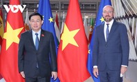 Vuong Dinh Huê en visite au Parlement européen