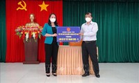 Vo Thi Anh Xuân rend visite aux forces chargées de la lutte anti-Covid-19 à Tây Ninh