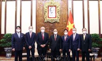 De nouveaux ambassadeurs reçus par Nguyên Xuân Phuc 