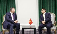 Pham Minh Chinh rencontre des chefs d’entreprises françaises