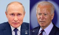 Tensions en Ukraine: un appel en visioconférence entre Poutine et Biden en préparation, selon le Kremlin