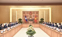 Le président de l’Assemblée nationales laotienne reçu par Pham Minh Chinh