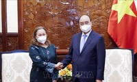 L'ambassadrice de Malaisie reçue par Nguyên Xuân Phuc