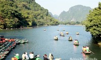 Les sites touristiques bondés à l’occasion du Têt traditionnel