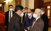 Nguyên Phu Trong rencontre d’anciens dirigeants 