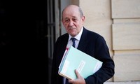 Guerre en Ukraine: Jean-Yves Le Drian appelle à poursuivre le dialogue avec Vladimir Poutine