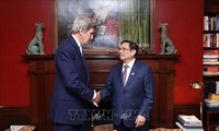 Pham Minh Chinh rencontre l'envoyé spécial du président américain pour le climat John Kerry