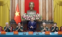 Nguyên Xuân Phuc rencontre d’anciens militaires de Vi Xuyên-Hà Tuyên