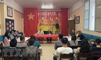 Dinh Toàn Thang rencontre les étudiants vietnamiens de Marseille