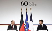 Emmanuel Macron et Olaf Scholz affichent l’unité retrouvée de la «locomotive» franco-allemande