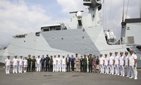 Le HMS Spey de la Royal Navy débarque à Hô Chi Minh-ville