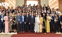 Rencontre entre Lê Minh Khai et les représentants de l’Association vietnamienne des hommes d’affaires privés