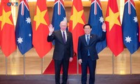 David Hurley reçu par Vuong Dinh Huê