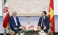 Vuong Dinh Huê rencontre Seyed Kamal Sajjadi