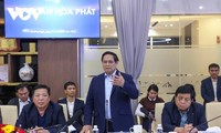 Pham Minh Chinh exhorte Hoa Phat à contribuer à renforcer l'industrie sidérurgique nationale