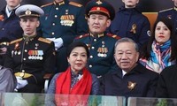 Le secrétaire général du Parti Tô Lâm assiste à la parade militaire sur la place Rouge à Moscou