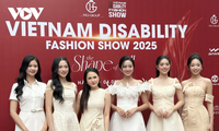 54 mannequins handicapés défilent à Hanoi