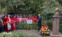 En France, hommage à Hô Chi Minh à l’occasion de la Fête nationale du Vietnam