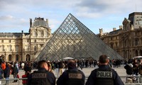 France: deux suspects arrêtés pour le vol de bijoux au musée du Louvre