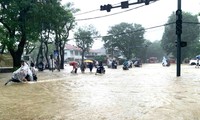 Dans le Centre du Vietnam, les inondations forcent l’évacuation de milliers d’habitants