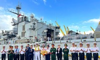 Le croiseur Prairial de la Marine française en visite d'amitié à Dà Nang