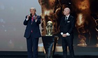 Donald Trump reçoit le “Prix de la paix de la Fifa”