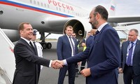 Премьер-министр РФ Дмитрий Медведев прибыл на встречу с премьером Франции