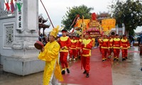 꽝닌 성 싸딱 사원 축제, 수천 명의 관광객 유치