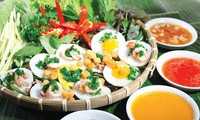 Bánh căn: Thức quà ngon của 'thành phố biển'