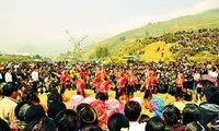 Suasana turun ke  sawah, memulai penangkapan ikan pada awal  musim semi