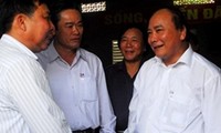 Deputi Perdana Menteri Nguyen Xuan Phuc berkontak dengan pemilih  Quang Nam