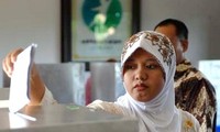 Puluhan partai politik Indonesia mendaftarkan nama kampanye pemilu mendatang.