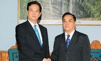 PM Vietnam, Nguyen Tan Dung menemui PM Laos,Thongsing Thammavong.