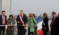 Meresmikan Lapangan Perjanjian Paris di Perancis