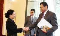 Melakukan konsultasi politik Vietnam-Sri Lanka