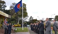 Upacara menaikkan bendera ASEAN di Konsulat Jendral Vietnam di Australia