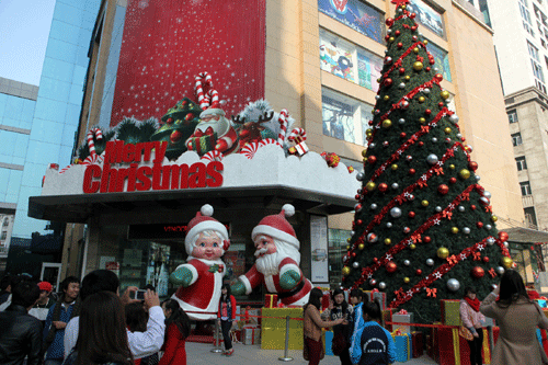 Hari Natal yang aman tenteram dan gembira di seluruh negeri