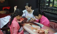 Penjelasan tentang  seni menyulam tradisional di Vietnam 