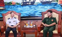 Brigadir Jenderal Jepang Naohisa Fucase berkunjung di Vietnam