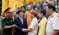 Presiden Vietnam, Truong Tan Sang menerima  para veteran perang Divisi 356