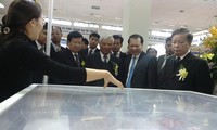 Deputi PM Vu Van Ninh menghadiri Pameran internasional VIETCONSTECH-2014