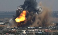 Israel melakukan serangan udara terhadap Jalur Gaza