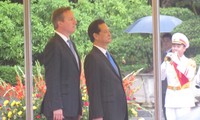 PM Vietnam Nguyen Tan Dung menerima PM Britania Raya dan Irlandia Utara, David Cameron 