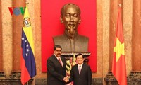 Presiden Venezuela mengunjungi Vietnam: Menambah selar  dalam hubungan dua negara