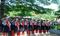 Hanoi secara serempak mengadakan Upacara Bendera dan Menyanyikan Lagu Nasional