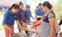 Kelub relawan Hanoi Young Inspirers” menjdi jembatan   kasih sayang