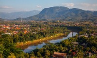 Menguak tabir pasar malam Luang Prabang