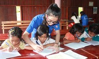 Merawat anak-anak dengan bersandar pada masyarakat 